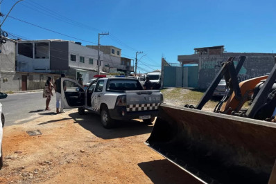 Operação apreende veículos e notifica oficinas por irregularidades no Vinhateiro, em São Pedro da Aldeia