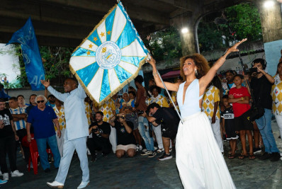 Unidos de Vila Isabel realiza ensaio de rua no Morro dos Macacos neste sábado