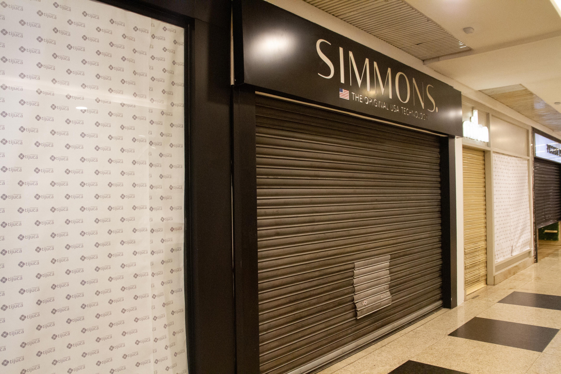 Diversas lojas fechadas permaneceram fechadas durante reabertura do Shopping Tijuca - &Eacute;rica martin/Ag&ecirc;ncia O Dia