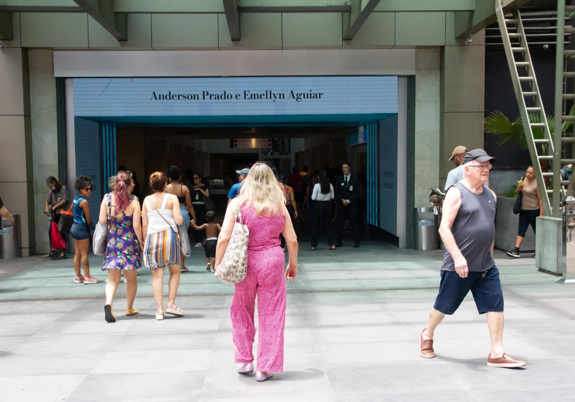 Nome das v&iacute;timas aparece na entrada do Shopping Tijuca - &Eacute;rica martin/Ag&ecirc;ncia O Dia