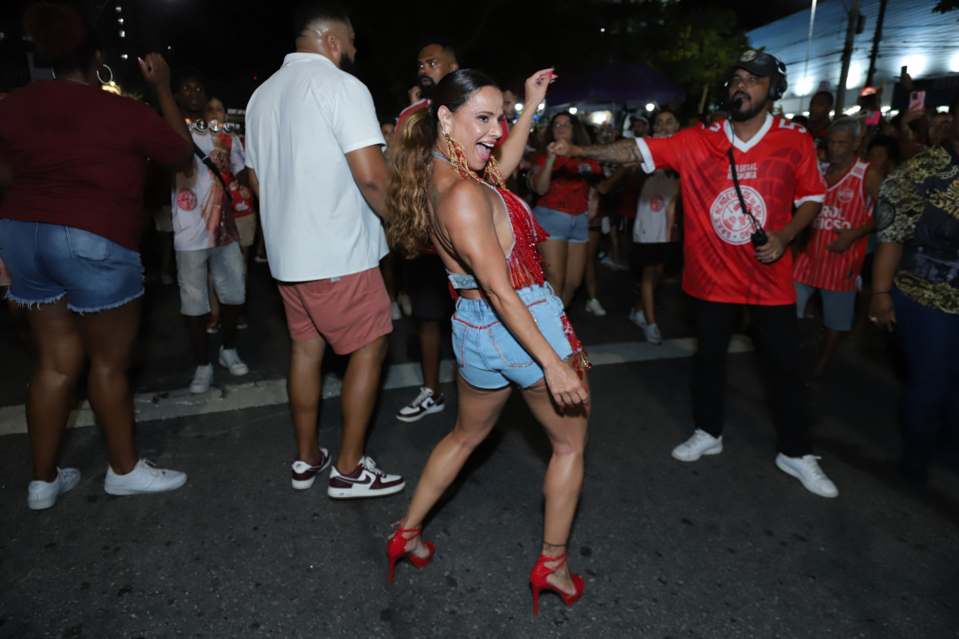  Viviane Araujo durante ensaio de rua do Salgueiro - Thiago Mattos / Brazil News
