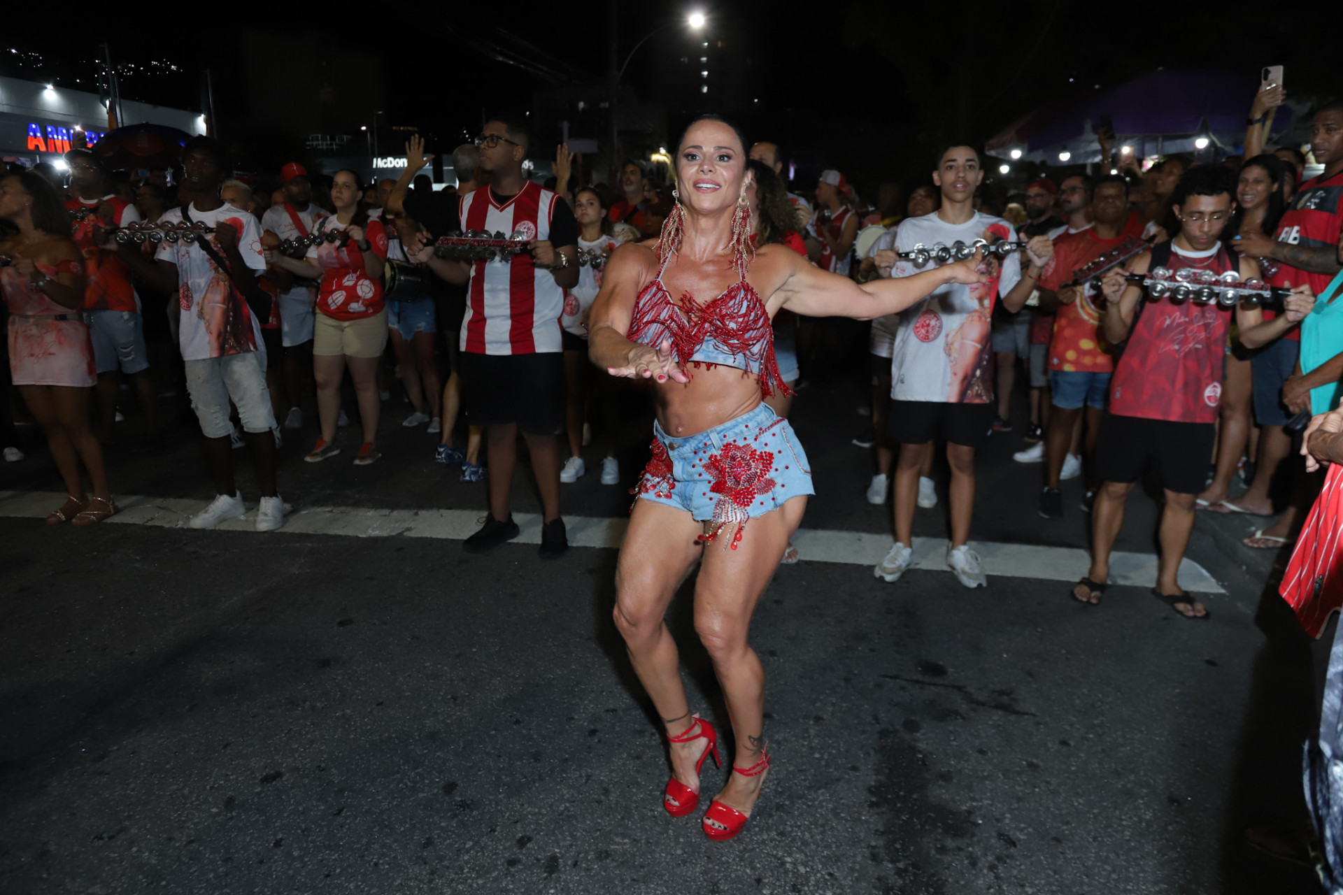  Viviane Araujo durante ensaio de rua do Salgueiro - Thiago Mattos / Brazil News