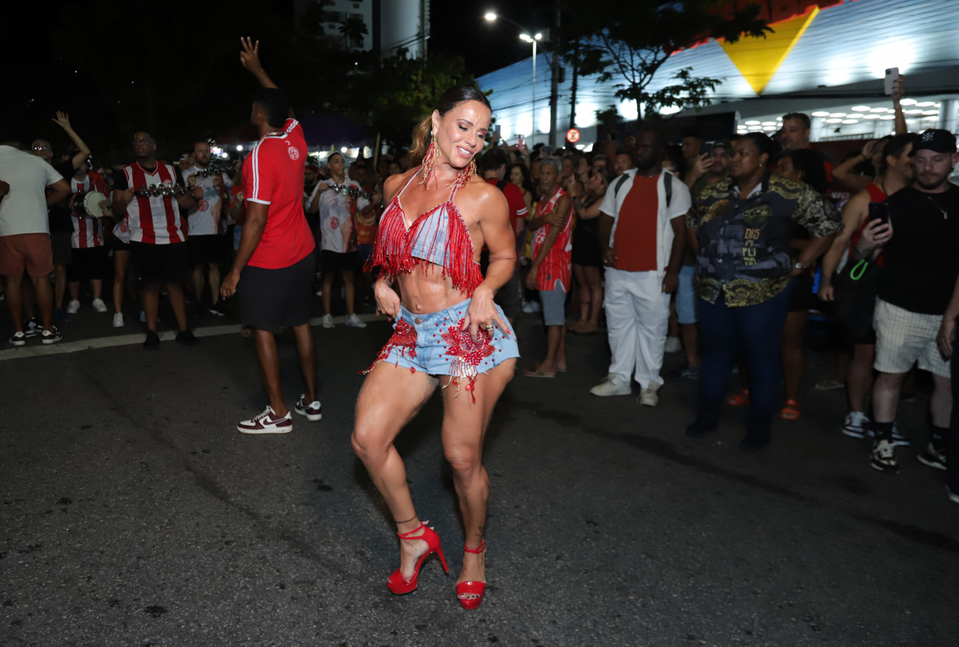  Viviane Araujo durante ensaio de rua do Salgueiro - Thiago Mattos / Brazil News
