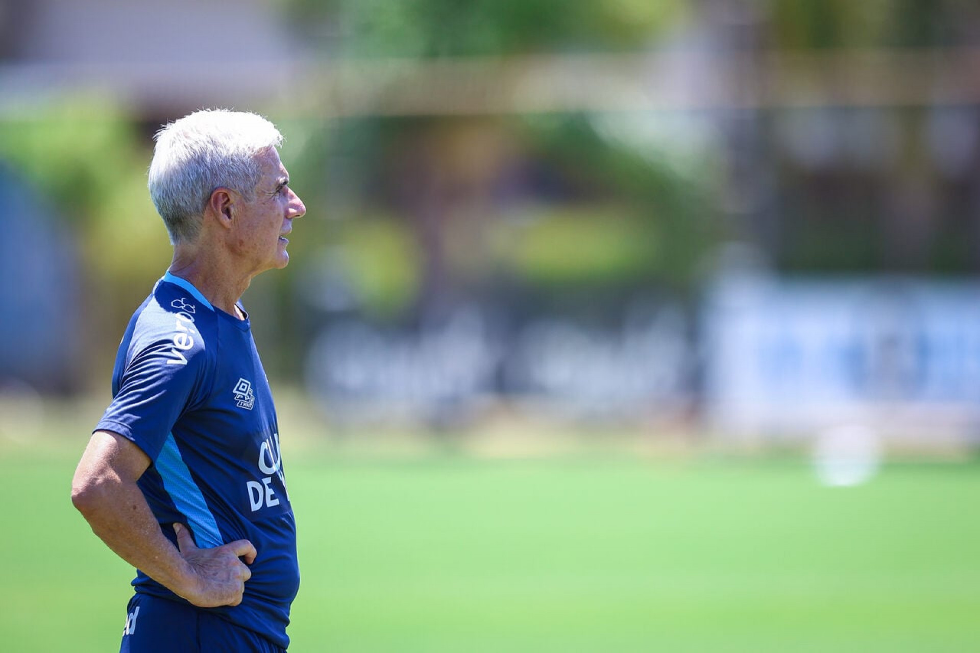 Luis Castro muda planejamento no Gr&ecirc;mio e amplia rod&iacute;zio antes do Gre-Nal