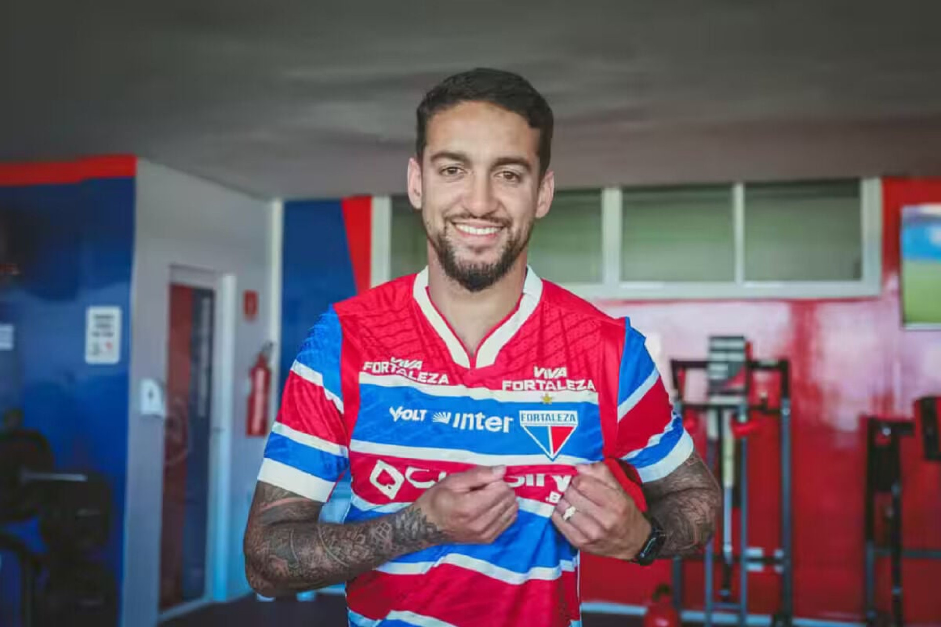 Corinthians oficializa a contrata&ccedil;&atilde;o de Matheus Pereira