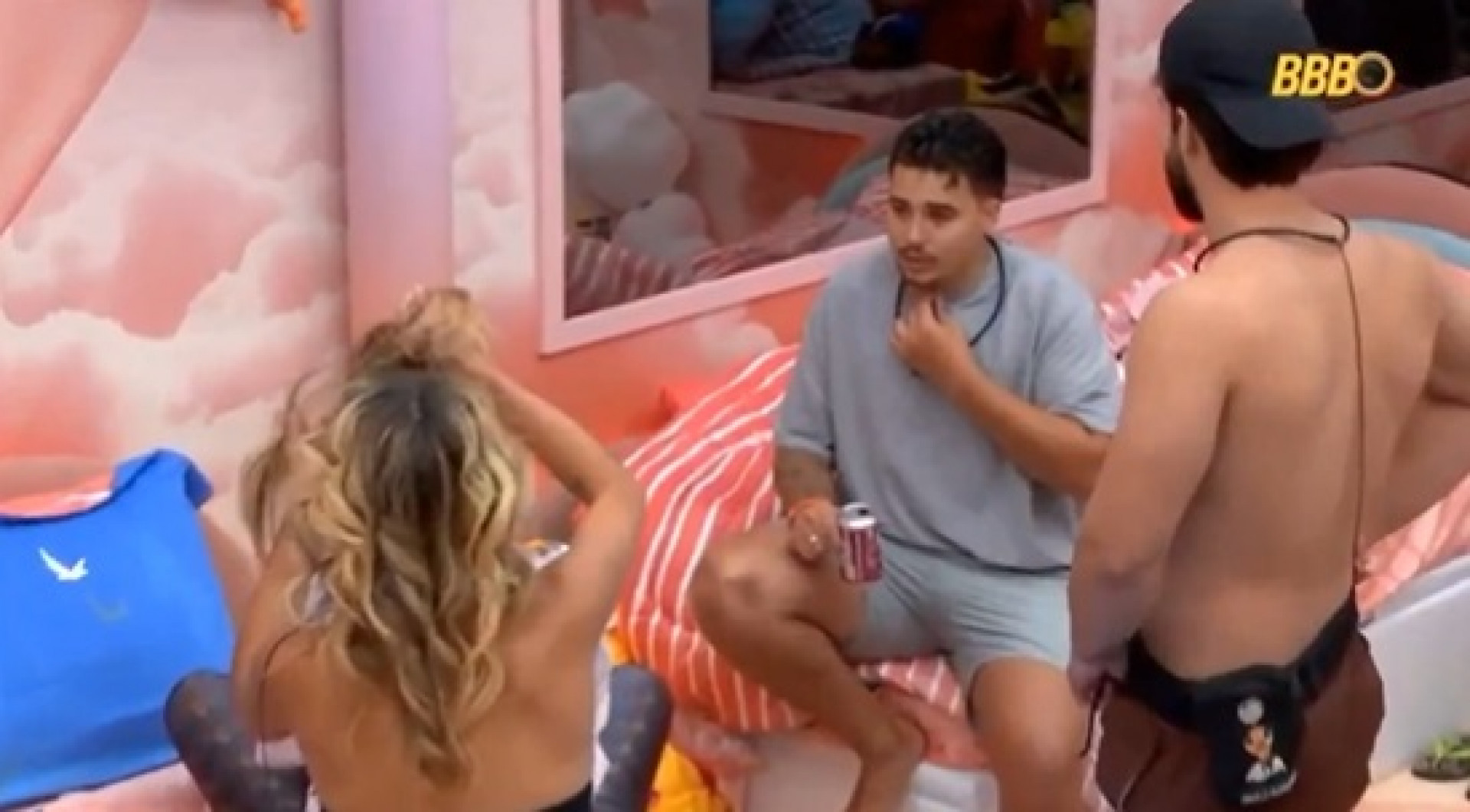 Pedro durante conversa com Ana Paula Renault no 'BBB 26' - Reprodução de Vídeo