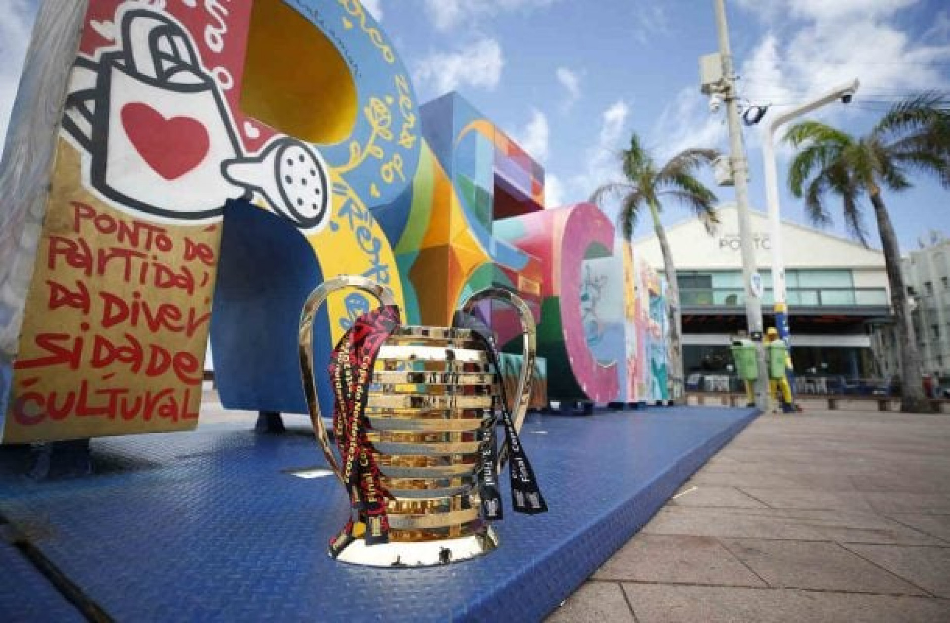 Copa do Nordeste fica no SBT ap&oacute;s disputa com a Globo; Bahia interfere em neg&oacute;cio