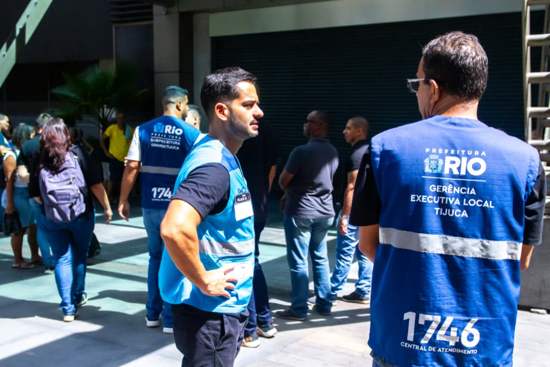 Equipes da Subprefeitura da Grande Tijuca atuaram na reabertura do Shopping Tijuca - Érica Martin/Agência O Dia