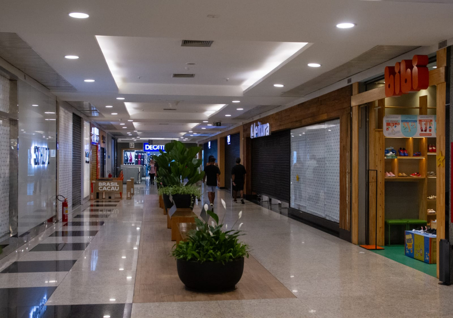 Shopping Tijuca tem corredores com lojas fechadas nesta sexta-feira de reabertura - Érica Martin/Agência O Dia