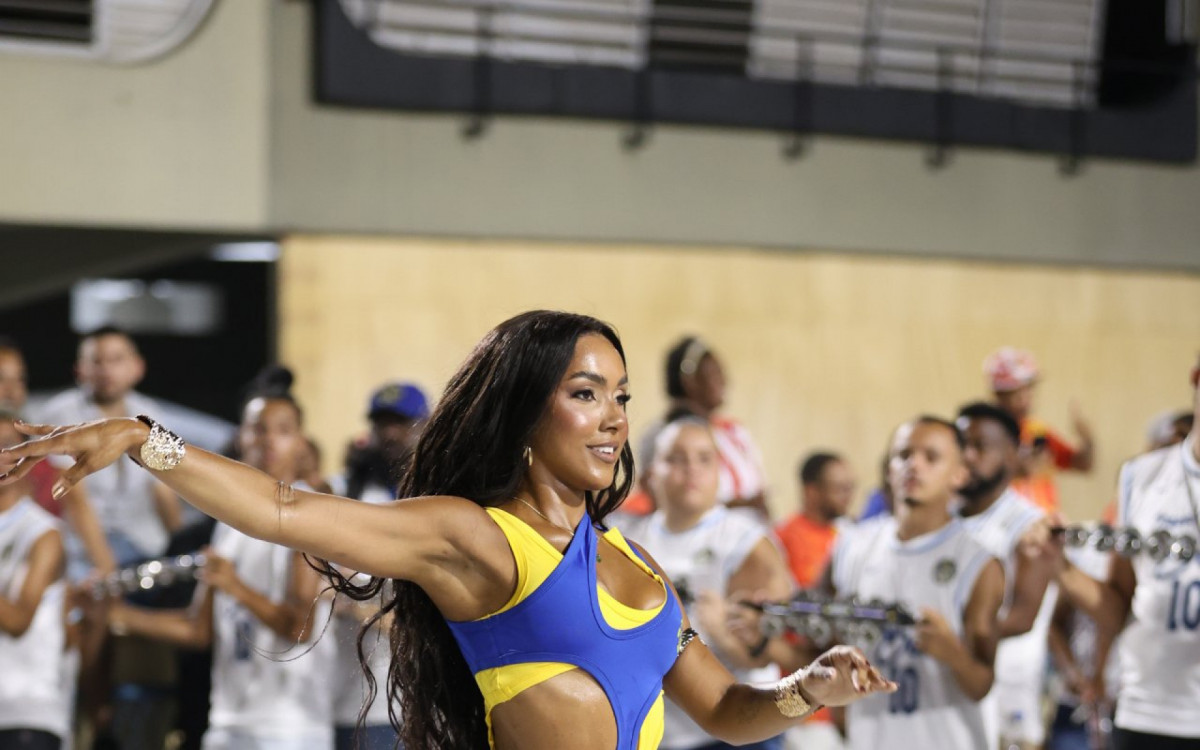 Mayara Lima ensaia no setor 11 da Sapuca&iacute;