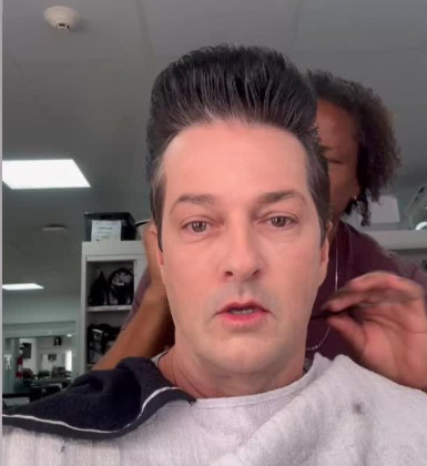 Marcelo Serrado surge caracterizado como Crô para retorno em 'Três Graças'