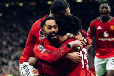 Matheus Cunha dá assistência, e United vence o City na estreia de Carrick