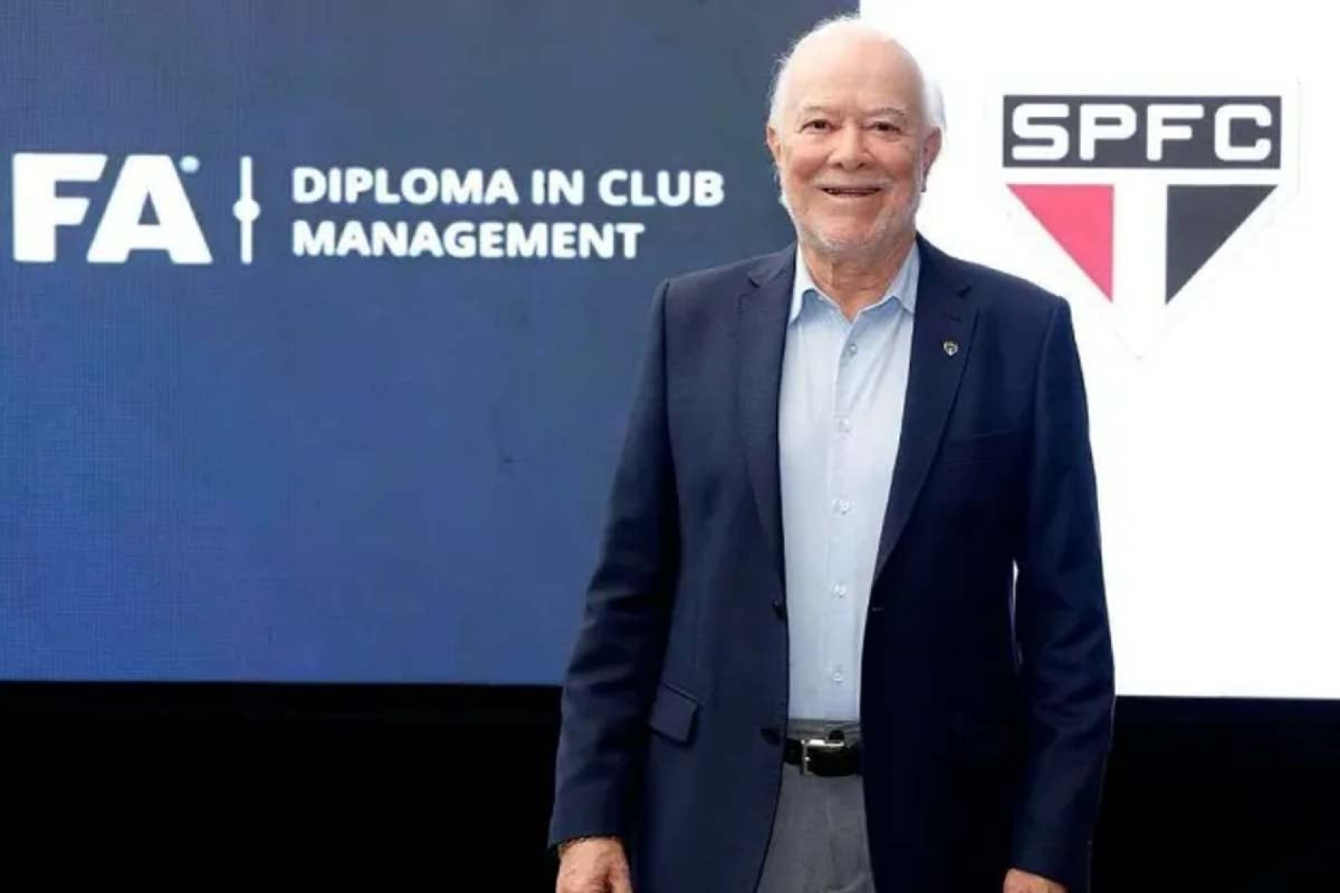 Presidente interino do S&atilde;o Paulo,  Massis visita CT antes de d&eacute;rbi