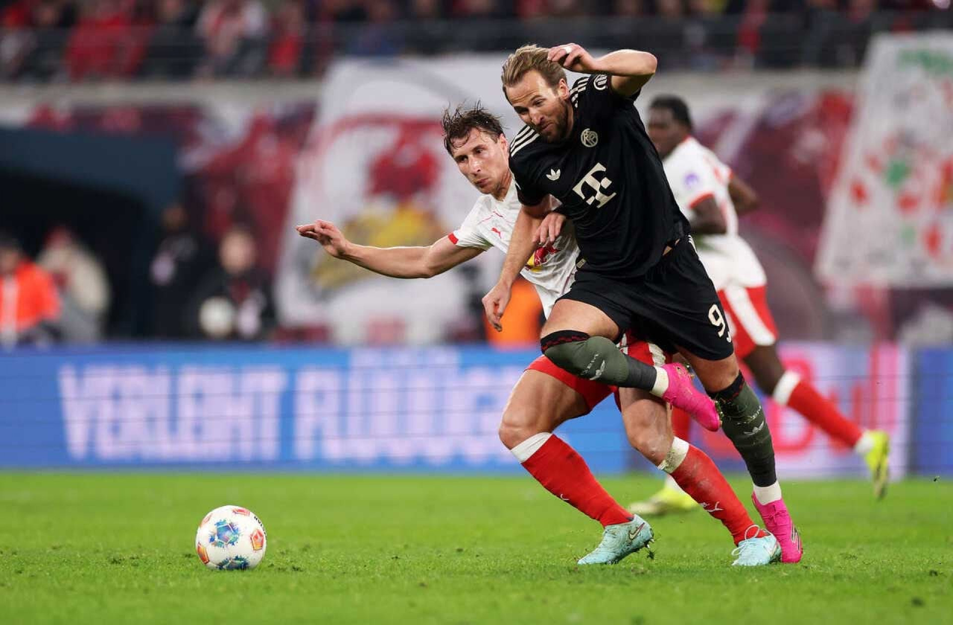 Bayern vira e goleia o RB Leipzig. Sem concorr&ecirc;ncia na Alemanha!