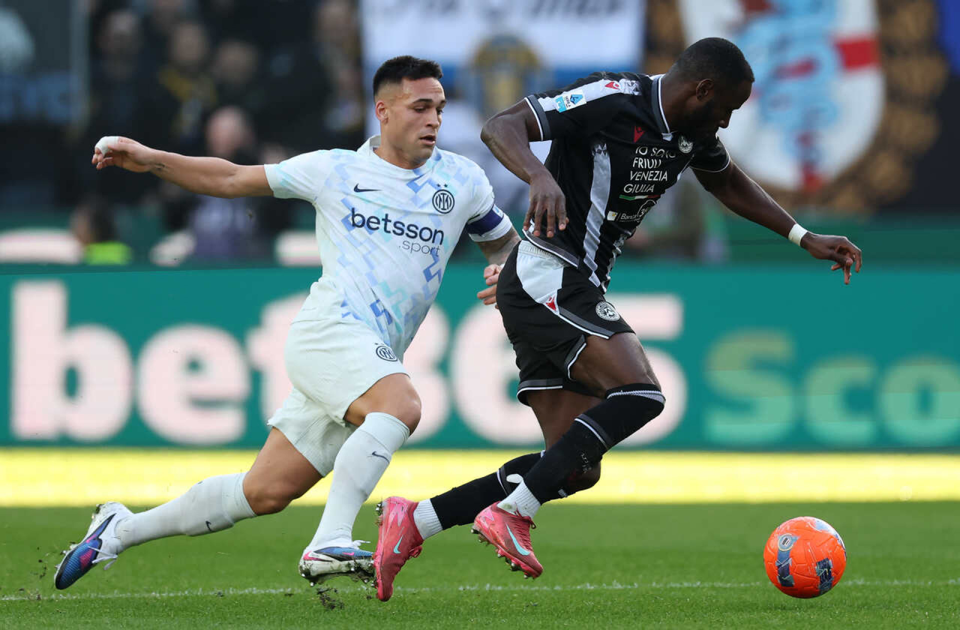 Lautaro marca, Inter vence a Udinese e segue l&iacute;der com folga na It&aacute;lia