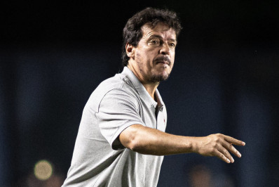 Diniz comemora vitória sem sofrer gols e exalta qualidade de Andrés Gómez: 'Muito talento'