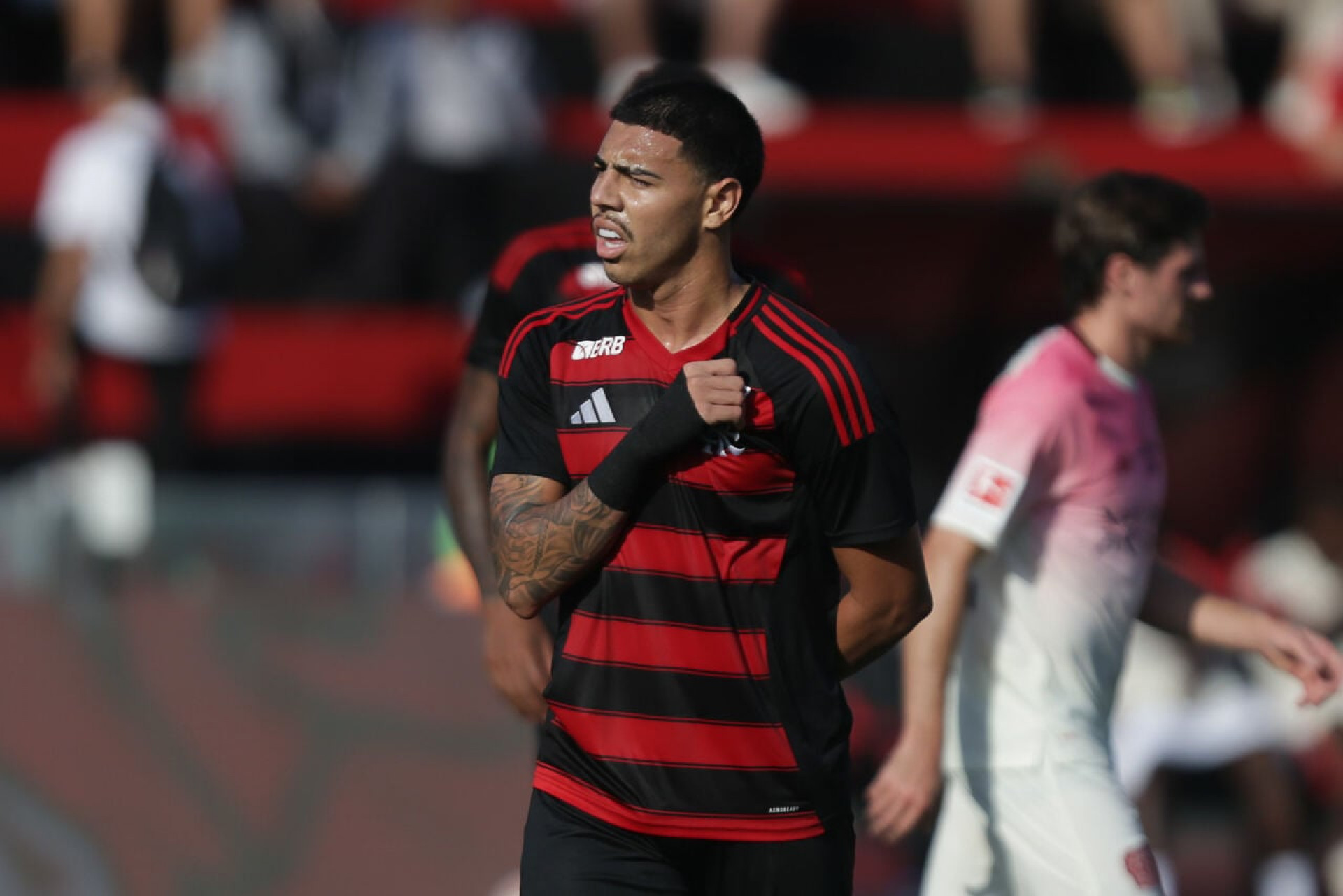 Flamengo deve vender zagueiro Iago para clube dos EUA