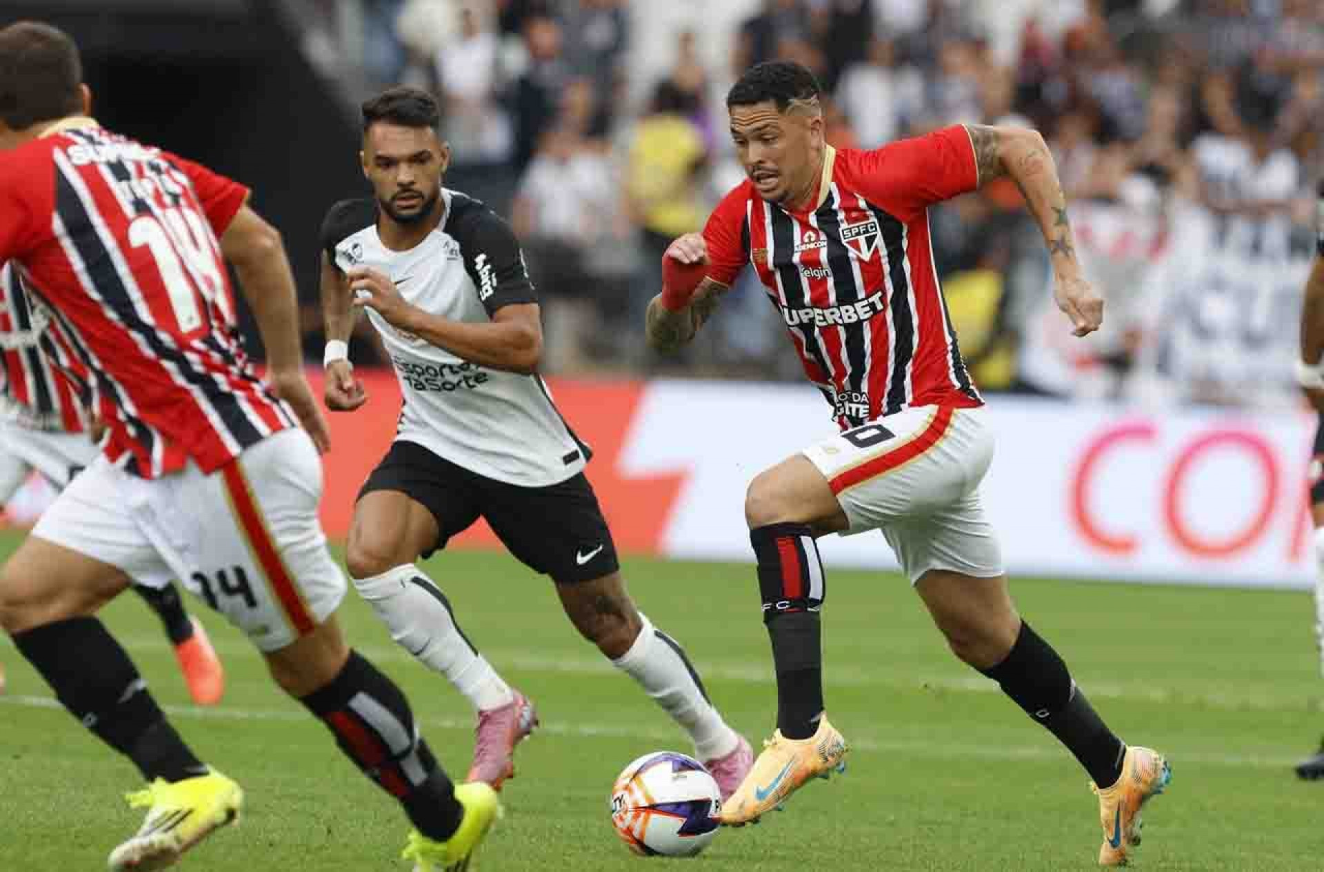 Danielzinho lamenta gol sofrido e cita postura do S&atilde;o Paulo no 2&deg; tempo