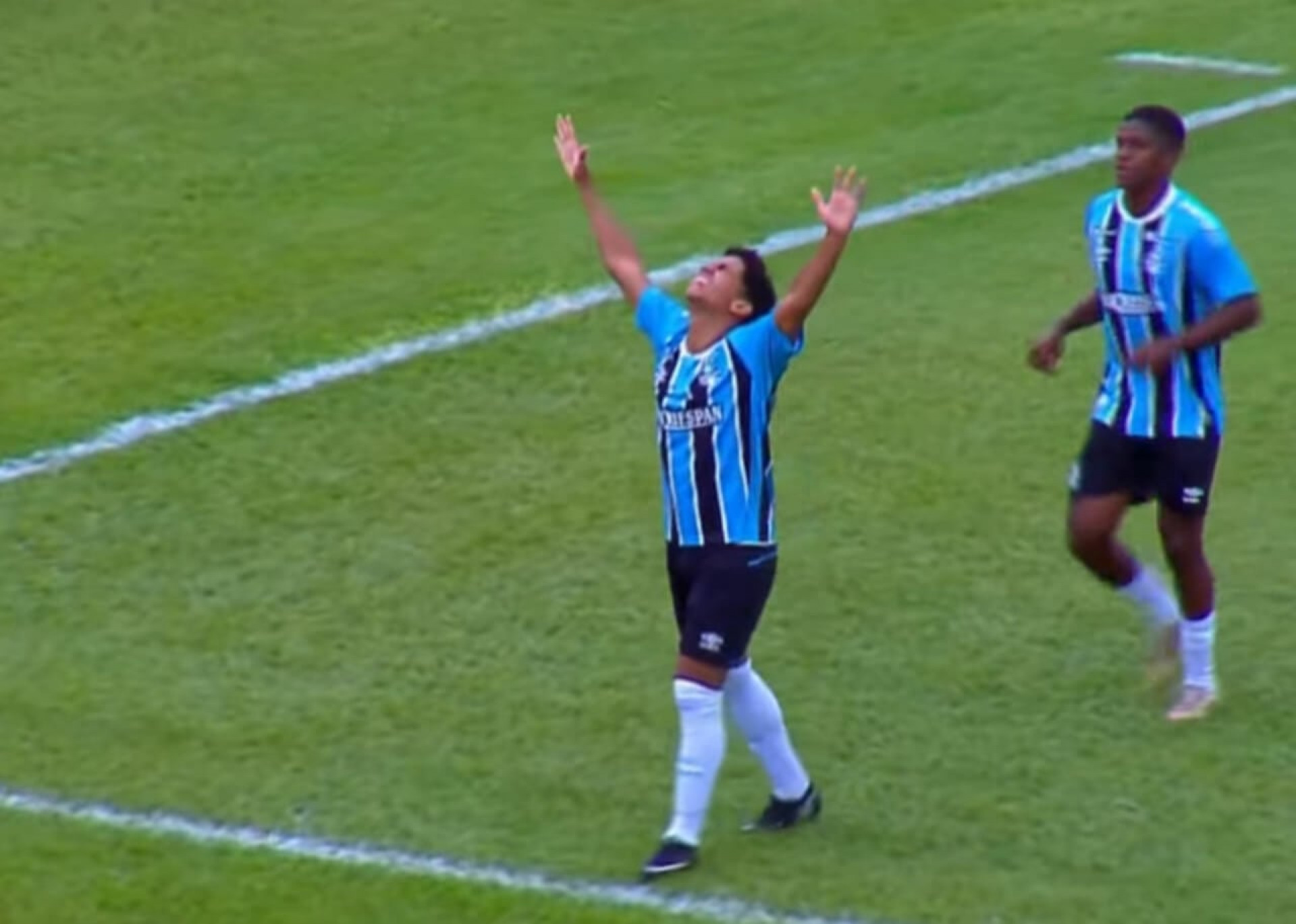 Gr&ecirc;mio elimina Cear&aacute; e segue vivo no sonho de ganhar sua primeira Copinha