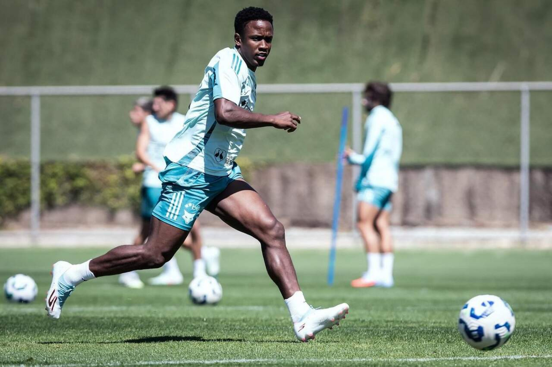 Trio do Cruzeiro tem chance de voltar em cl&aacute;ssico contra o Atl&eacute;tico