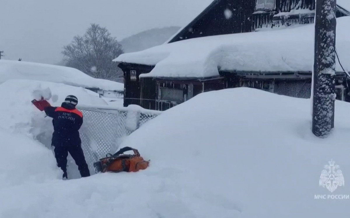 Vídeo: Nevasca histórica atinge a Rússia, cerca prédios e provoca mortes