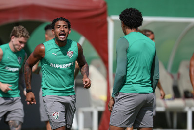 John Kennedy apresenta melhora após sofrer entorse no tornozelo