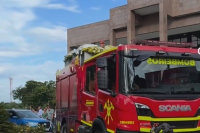 Ex-prefeito Arnaldo Vianna é sepultado em clima de muita comoção