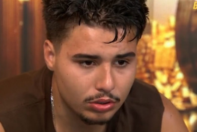 BBB 26: veja o momento em que Pedro tenta beijar Jordana e o que ele diz depois