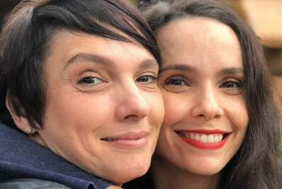 Débora Falabella publica homenagem no aniversário da irmã