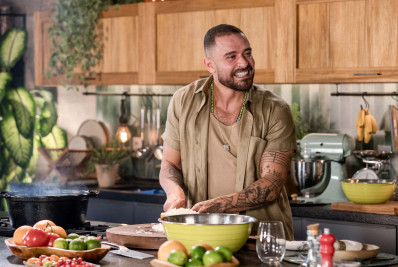 Diogo Nogueira une gastronomia e música em nova temporada de programa no GNT: 'Me diverti'