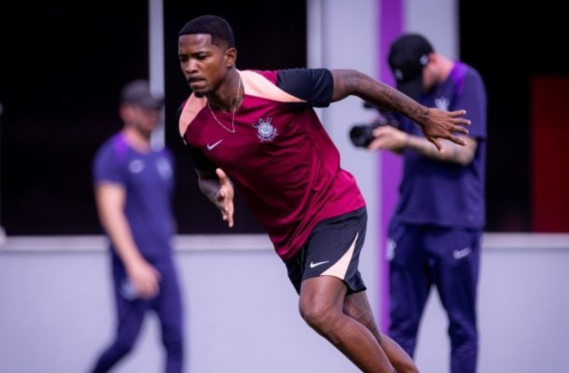 Com les&atilde;o no abd&ocirc;men, zagueiro desfalca o Corinthians