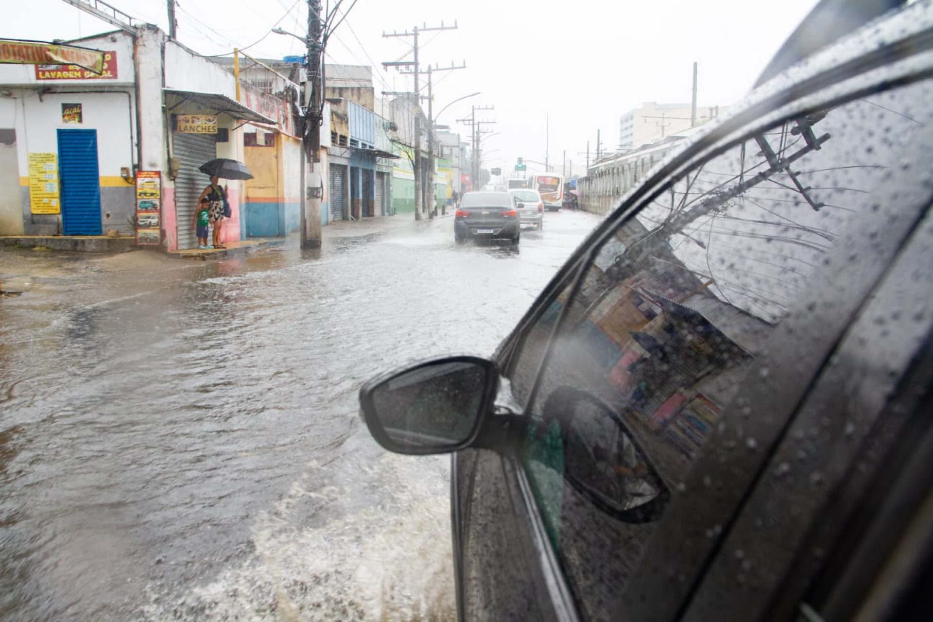 Chuva provocou pontos com bolsões d'água em Bonsucesso - Érica Martin / Agência O Dia