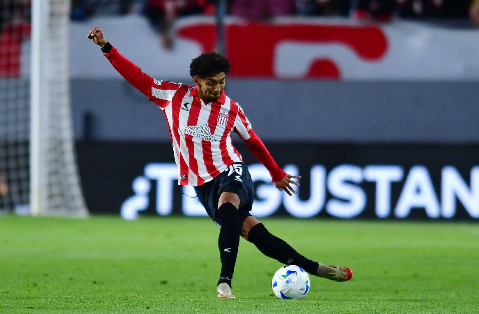 Perto do Botafogo, Medina fica fora de jogo do Estudiantes