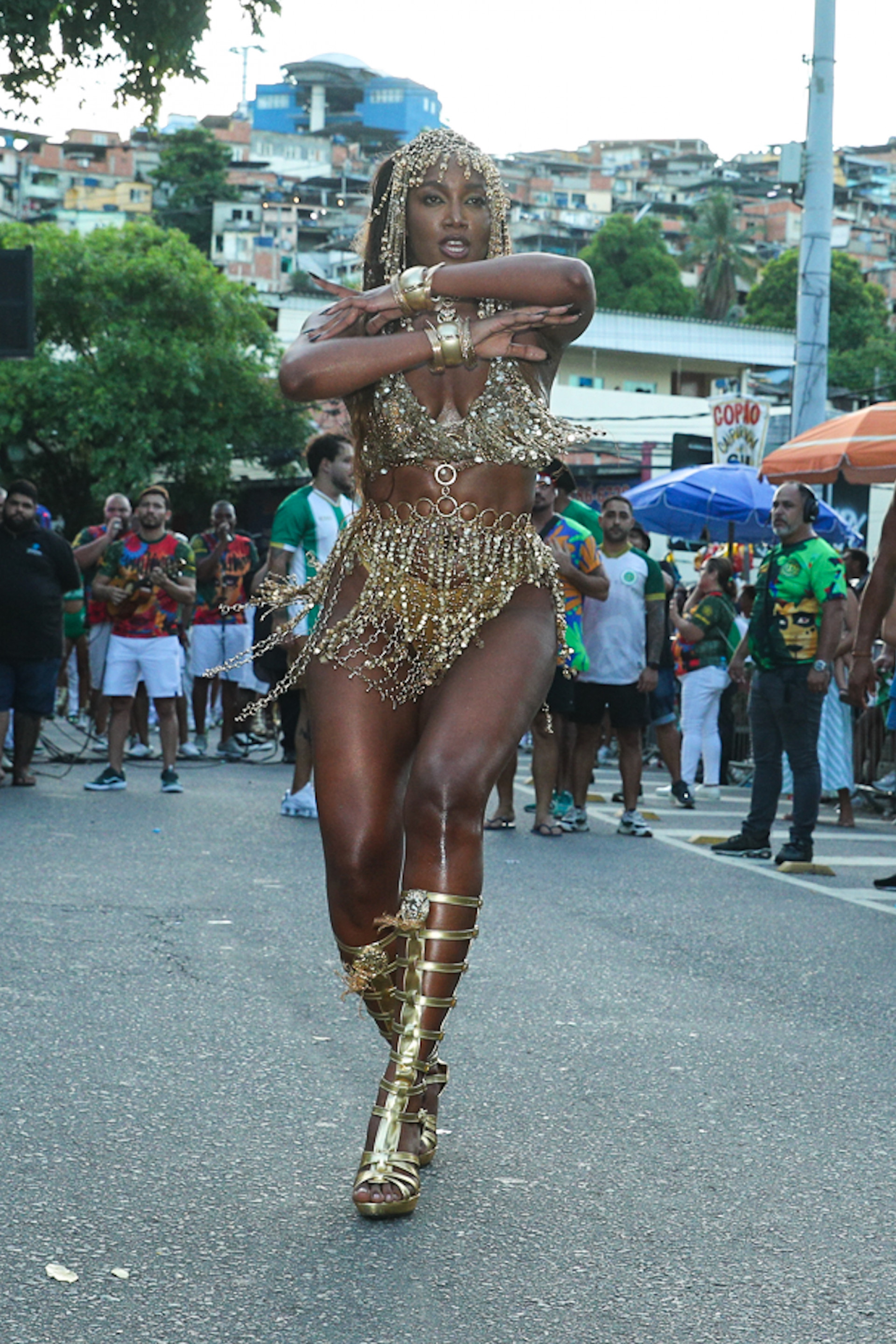Iza marca presença em ensaio de rua da Imperatriz - Victor Chapetta / Brazil News
