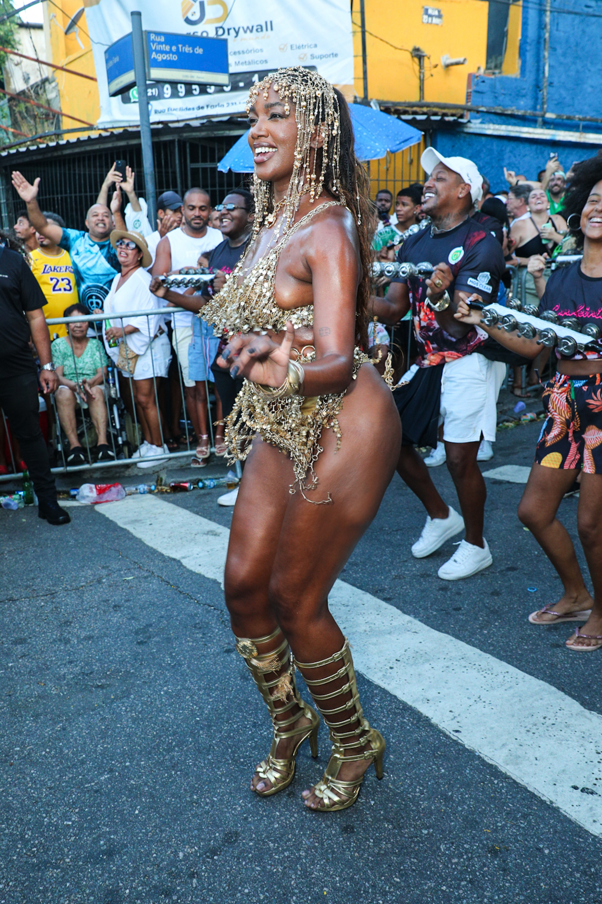 Iza marca presença em ensaio de rua da Imperatriz - Victor Chapetta / Brazil News