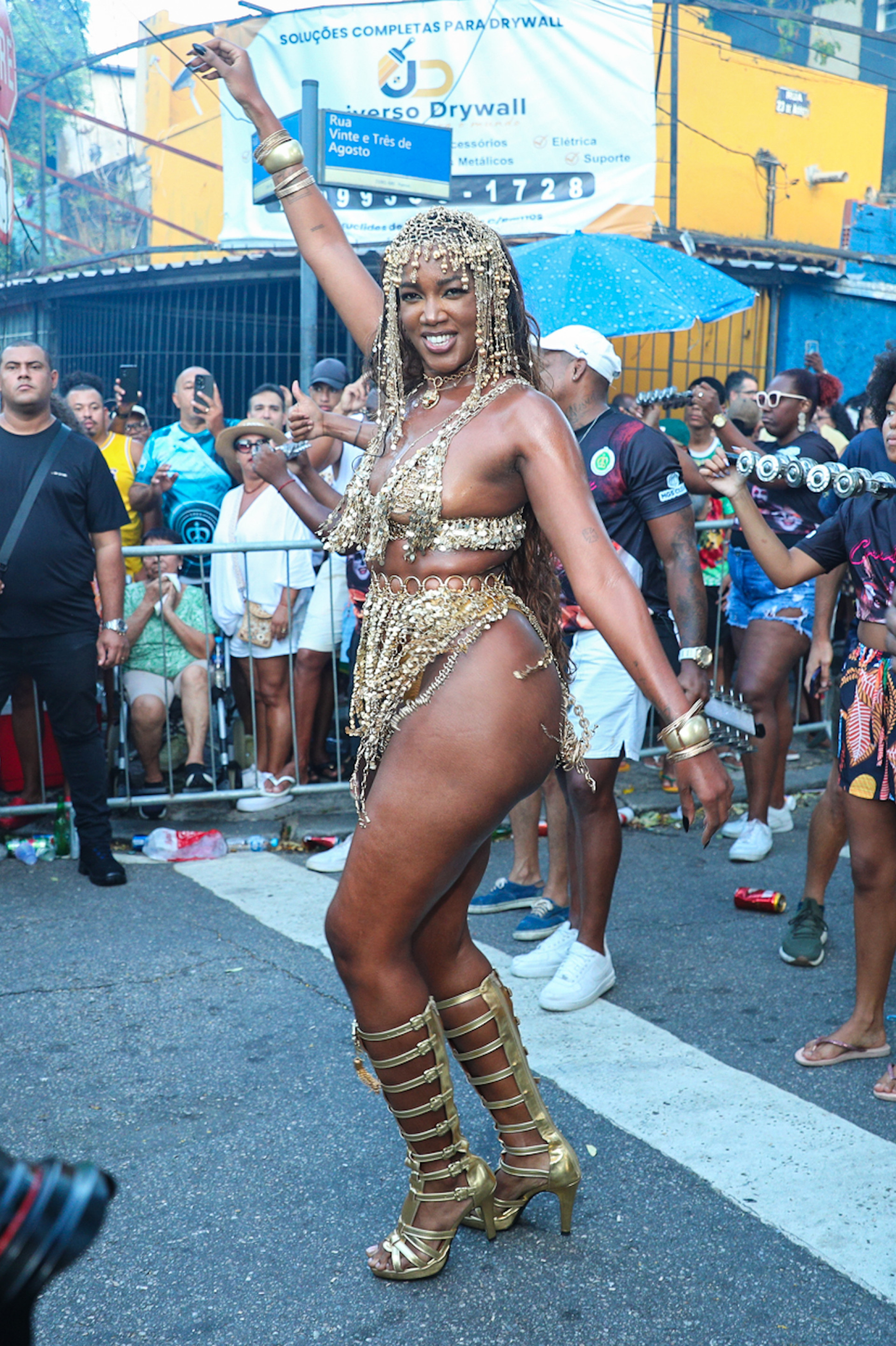 Iza marca presença em ensaio de rua da Imperatriz - Victor Chapetta / Brazil News