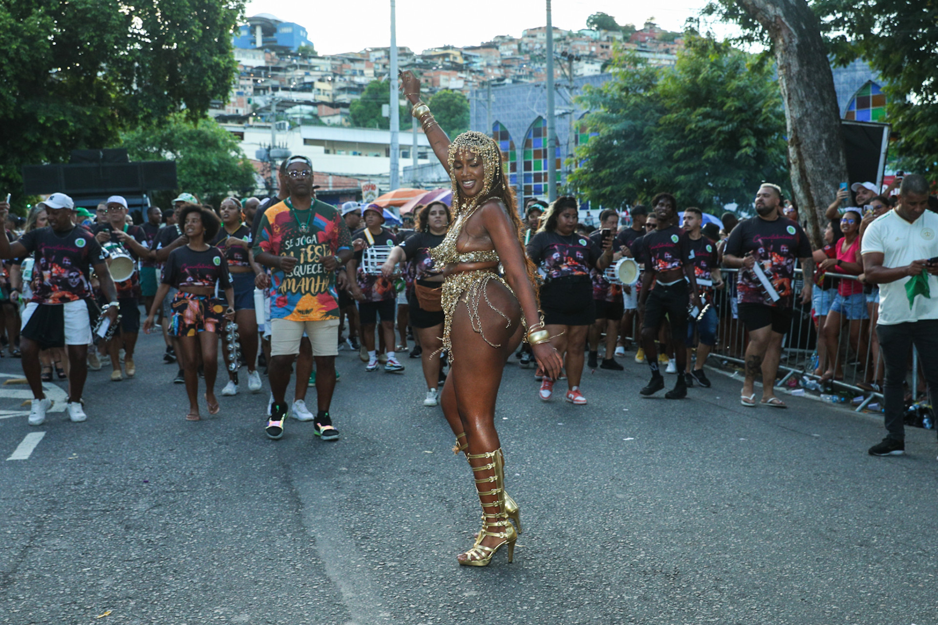 Iza marca presença em ensaio de rua da Imperatriz - Victor Chapetta / Brazil News