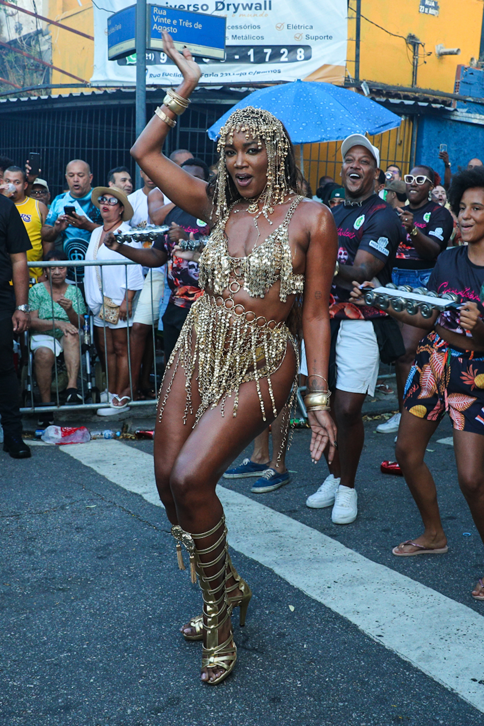 Iza marca presença em ensaio de rua da Imperatriz - Victor Chapetta / Brazil News