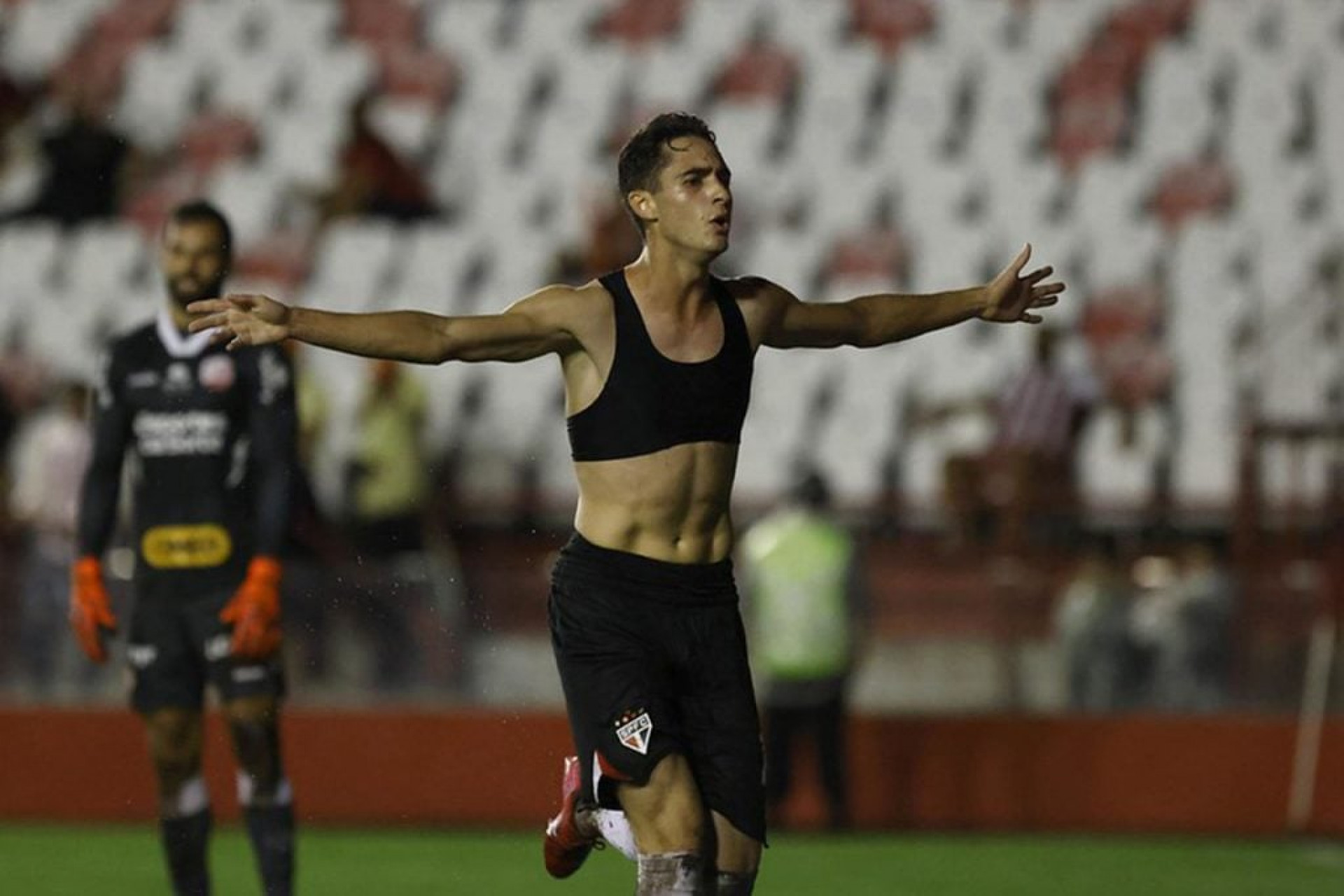 S&atilde;o Paulo acerta sa&iacute;da de Rodriguinho para o Bragantino