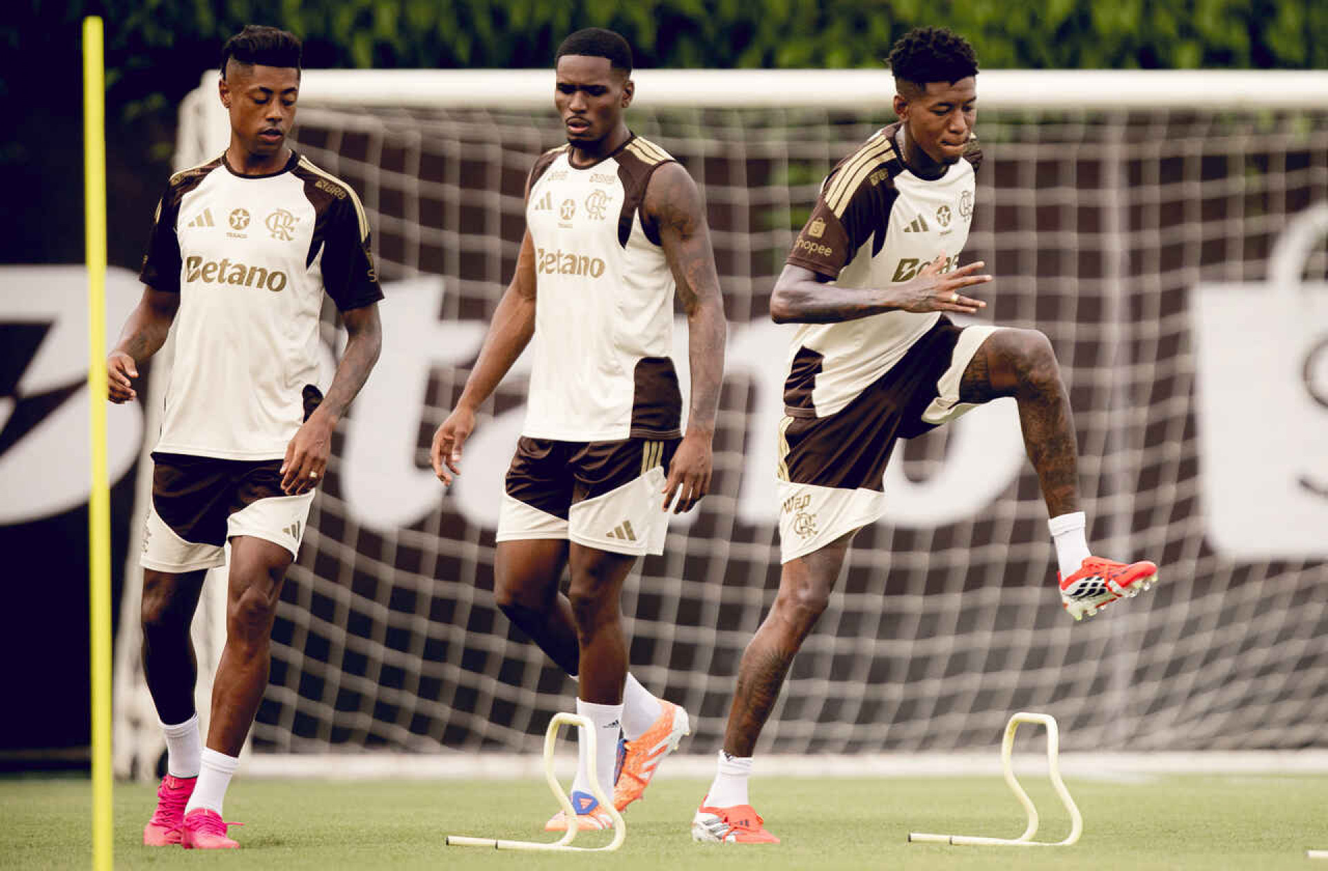 Flamengo deve ter jogadores do time principal contra o Vasco