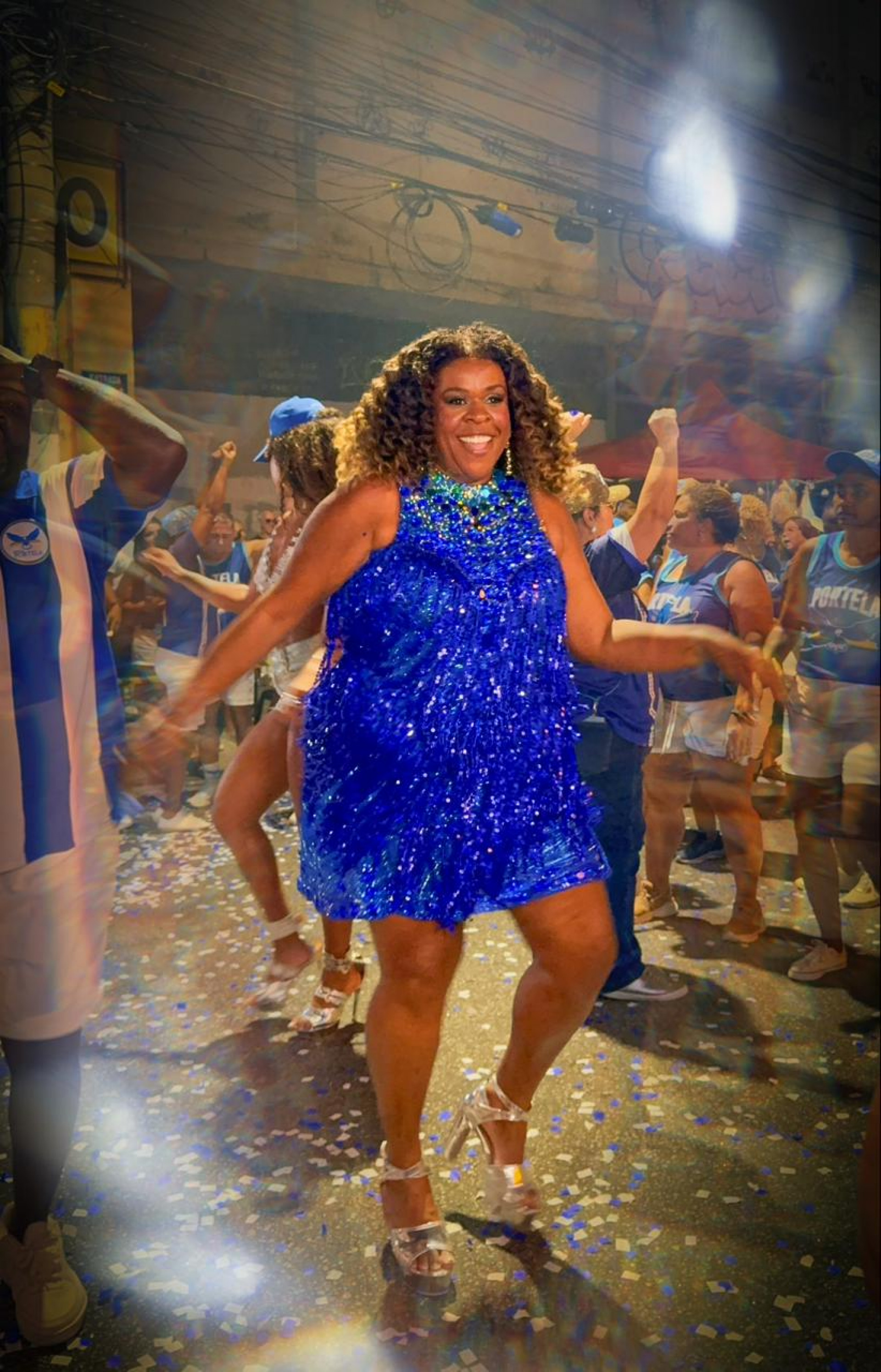 Cacau Protásio participa do ensaio de rua da Portela