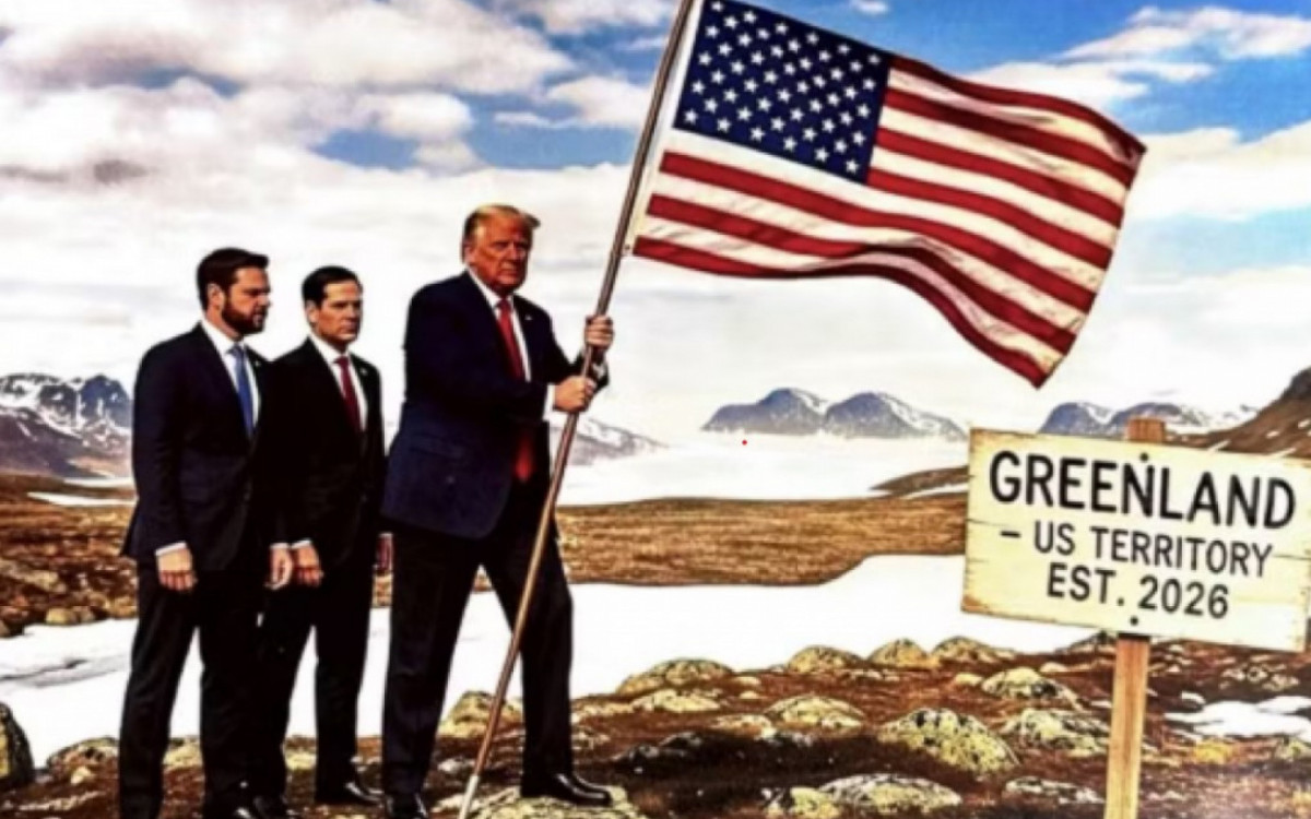 Trump aparece segurando a bandeira dos EUA, acompanhado por seu vice e pelo secretário de Estado