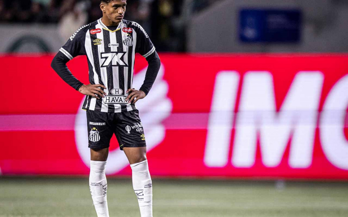 Venda de Souza vira alternativa no Santos para manter sal&aacute;rios em dia