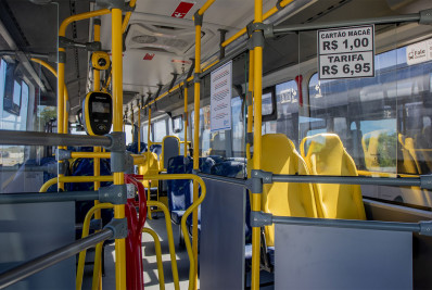 Obras mudam trajeto de ônibus e pedem atenção de quem circula pelo bairro Aroeira