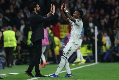 Sob pressão, Arbeloa defende craques e pede paciência no Real Madrid