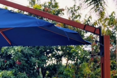 Juju Salimeni exibe 'corpão' em look cavado e surpreende com item gigante em mansão