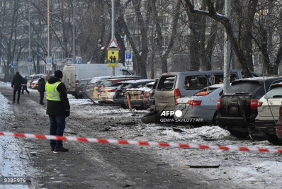 Ataque russo deixa milhares de residências sem aquecimento em Kiev durante frio extremo