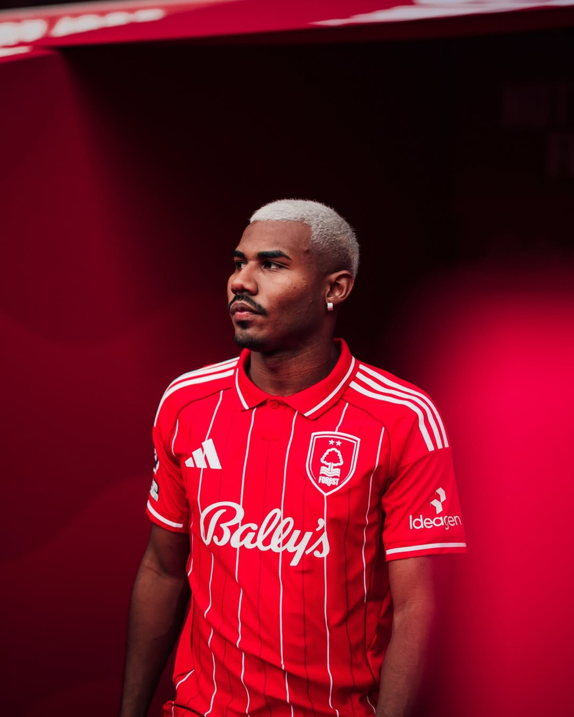 Cuiabano pertence ao Nottingham Forest, da Inglaterra