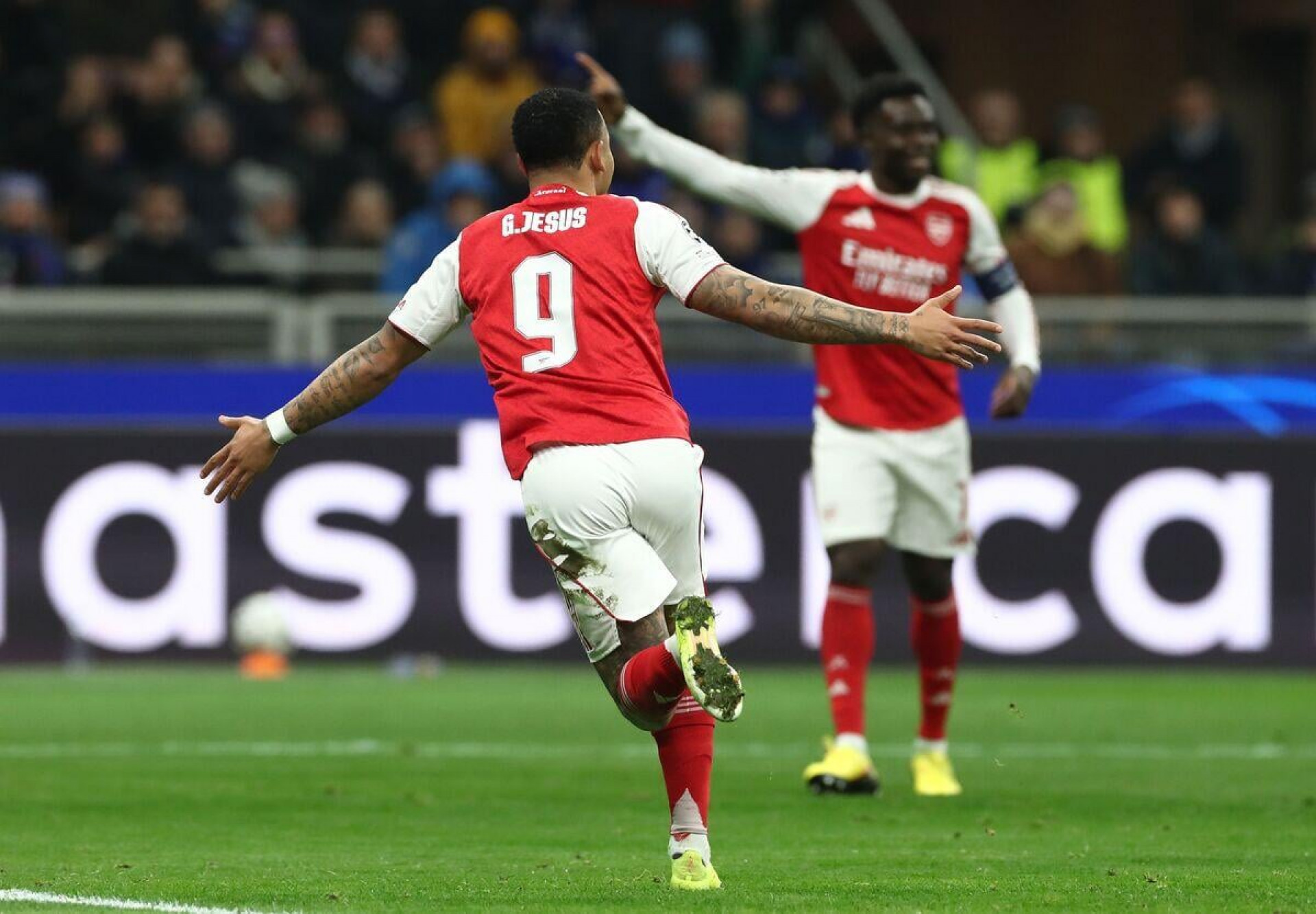 Gabriel Jesus quebra jejum, e Arsenal vence a Inter em Mil&atilde;o pela Champions
