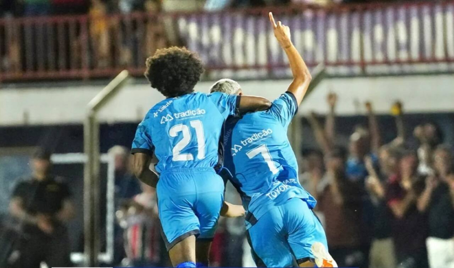 Athletico sofre virada do Azuriz, que garante vaga nas quartas do Paranaense